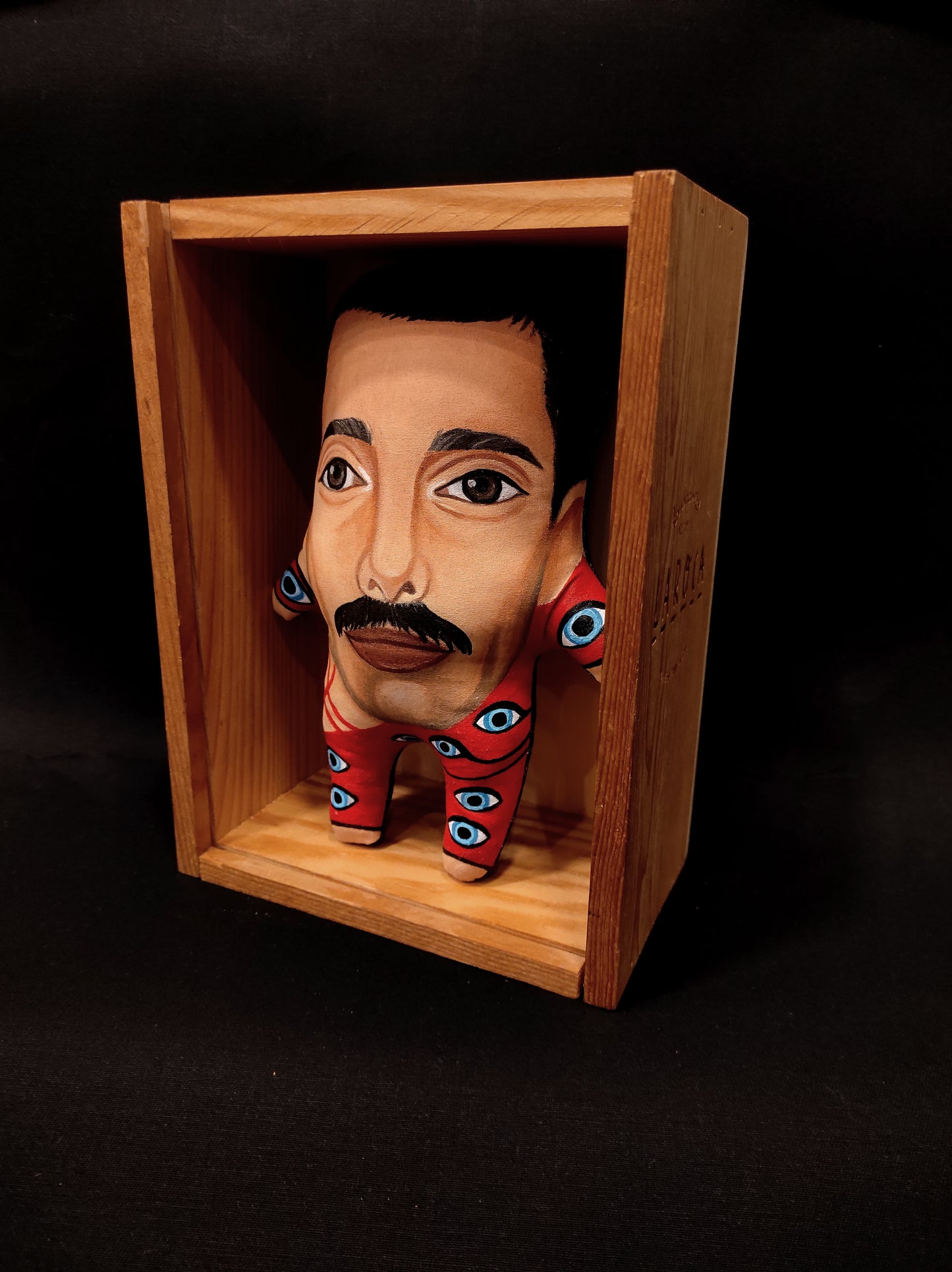 Boneco Pintado à mão Freddie Mercury 20 cm